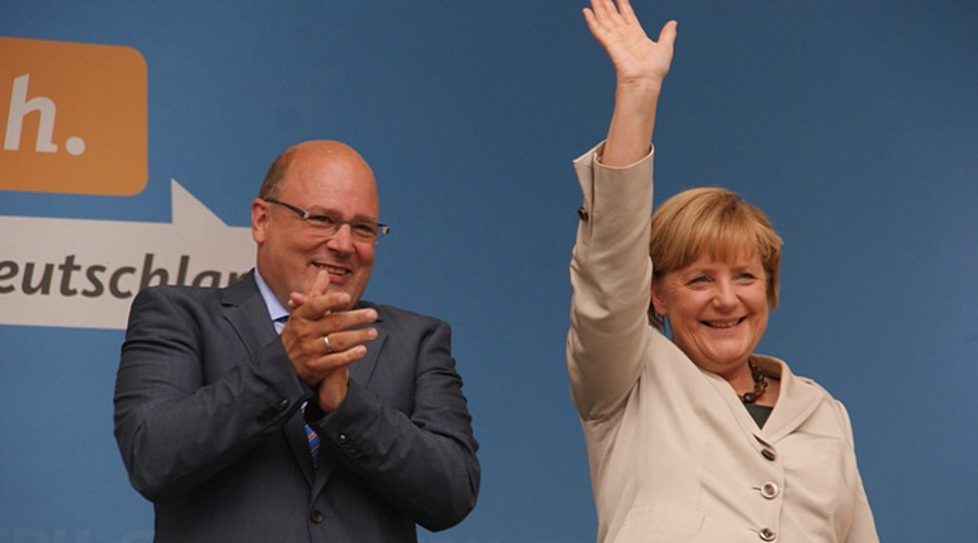 Angela Merkel und Steffen Kampeter 2013 in Minden